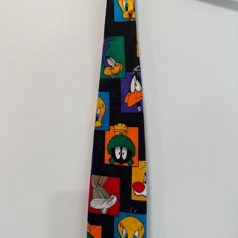 Looney Tunes Neck Tie Bugs Bunny Daffy Duck Sylvester Tweety Bird 1993‎